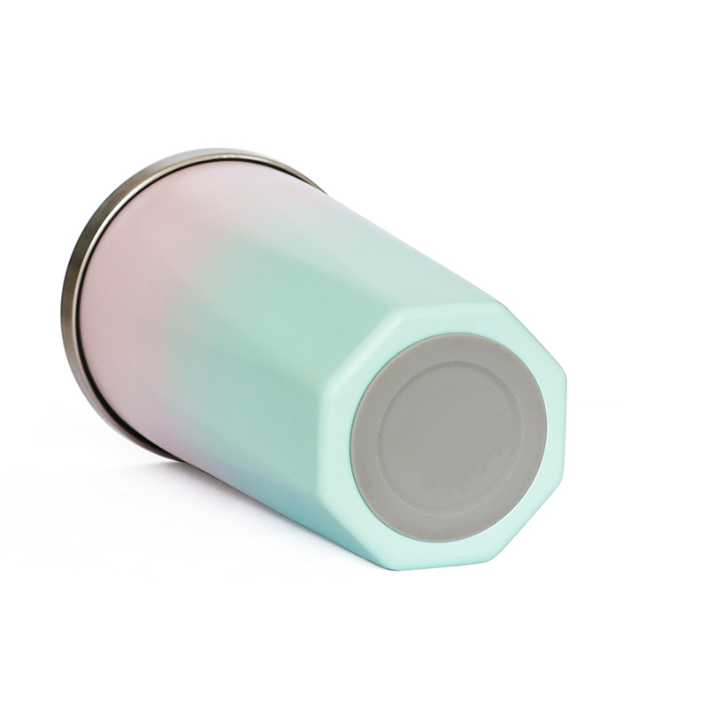 detail of 20oz Reusable easy grip insulated travel tumbler with lid and straw